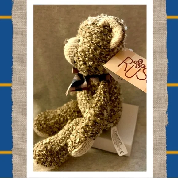 Handcrafted Russ Bear with Bow - Picture 3 of 4